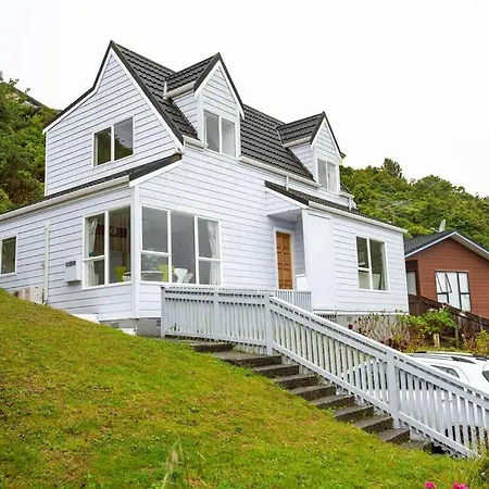 Big Sale In Winter Three Bedrooms Two Bathrooms In Karori